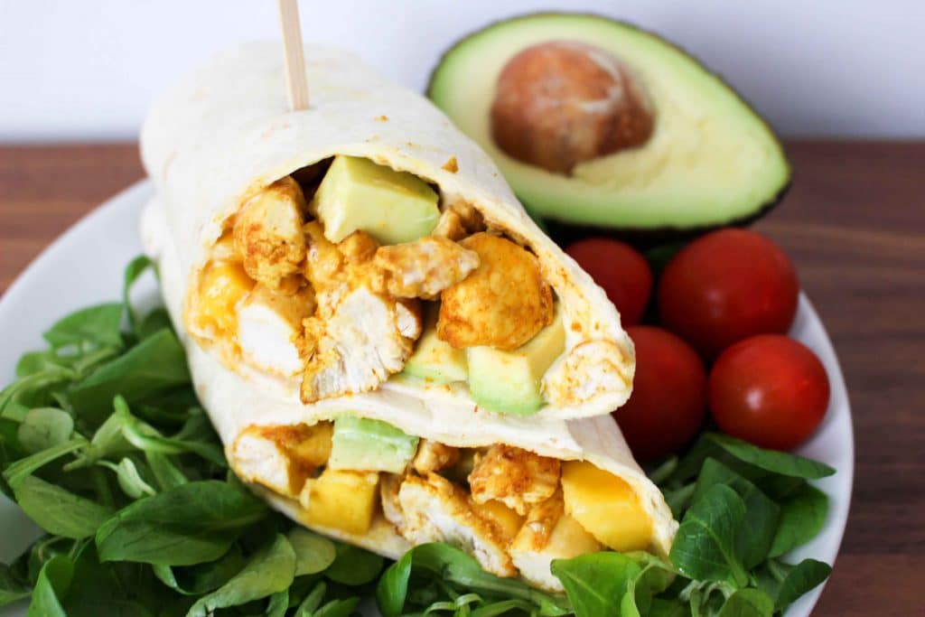 Wrap met kip, avocado en mango
