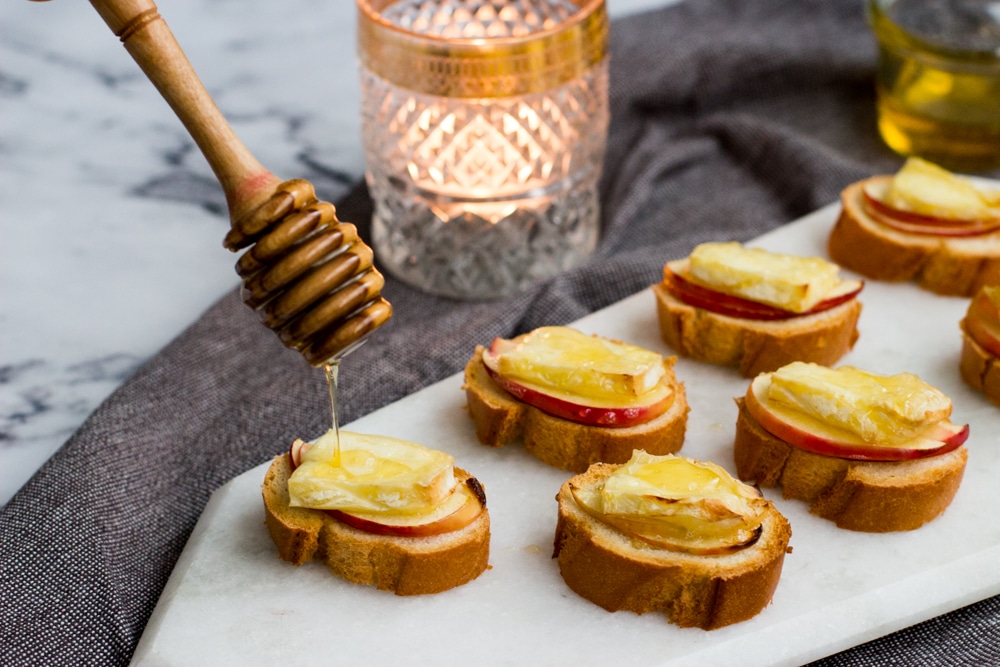 Bruschetta met brie, appel &amp; honing