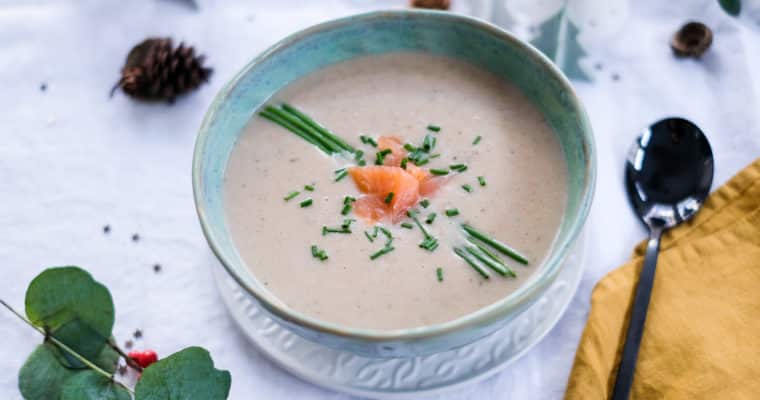 Kerstmenu: Feestelijke soep met champignons en gerookte zalm