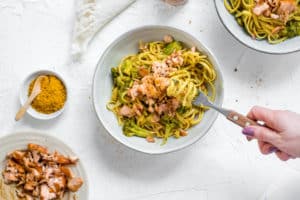 pasta met broccoli, zalm en curry