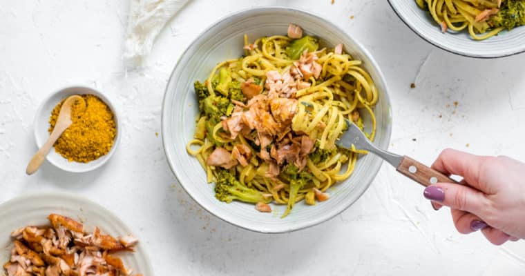 pasta met broccoli, zalm en curry