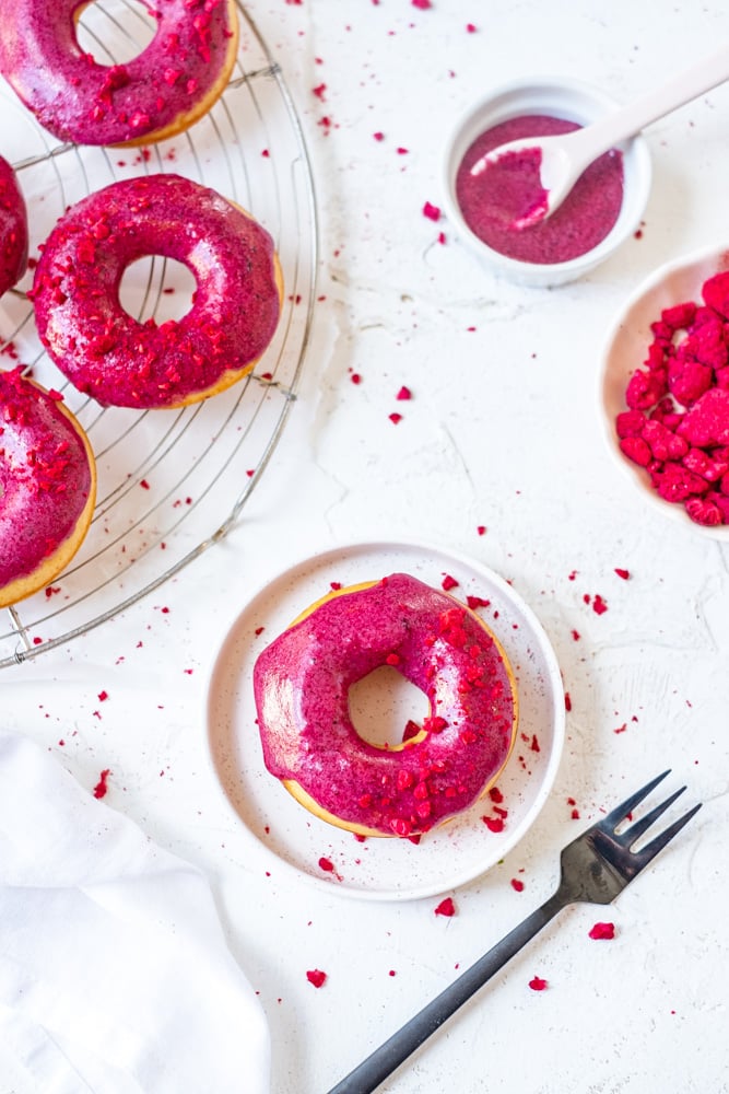 Donuts met frambozen frosting suikervrij 1 6