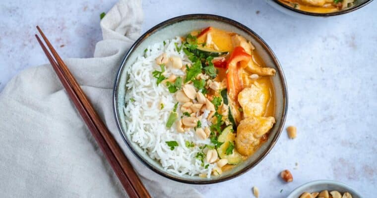 Goedgevulde Thaise rode curry met kip