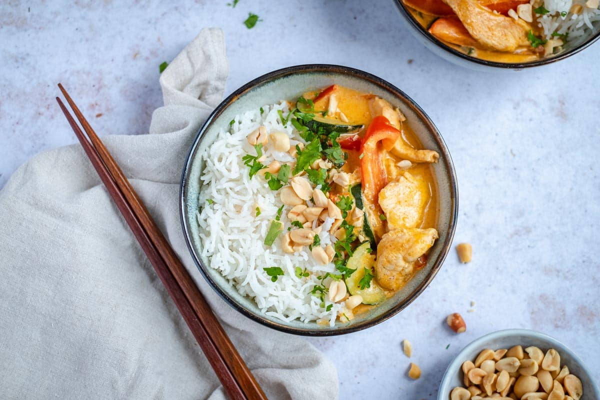 Stralend vee Weekendtas Gezonde Thaise rode curry met kip, snel en makkelijk