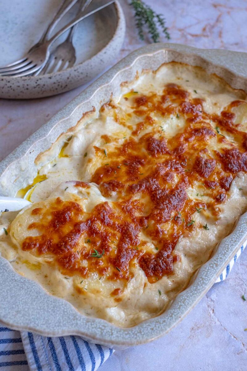 aardappel gratin in een ovenschaal